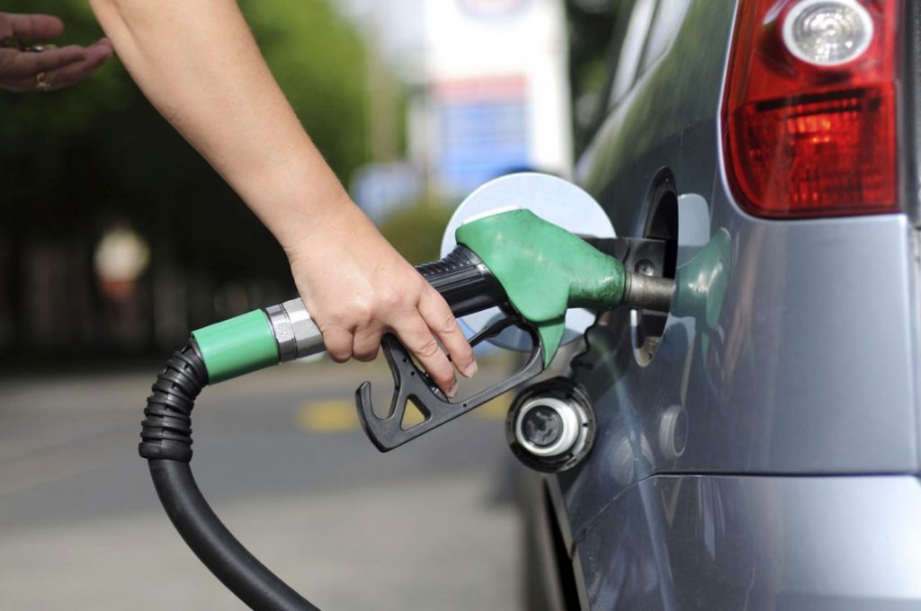 Preço da gasolina cai em alguns postos de combustíveis