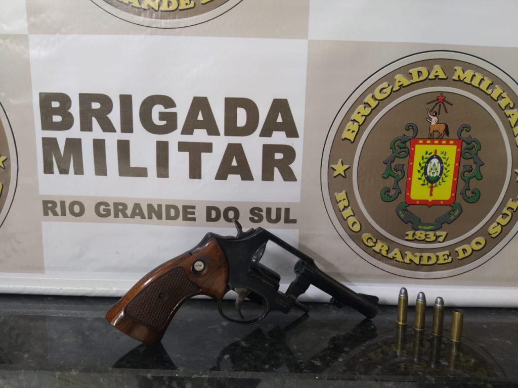 Brigada Militar prende homem por porte ilegal de arma de fogo em Carazinho